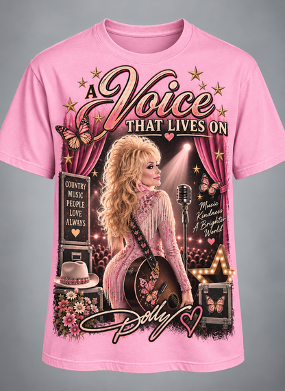 A Voice That Lives On Dolly Tribute T-Shirt – Country Music Legacy Memorial Graphic Tee💗🦋🎸